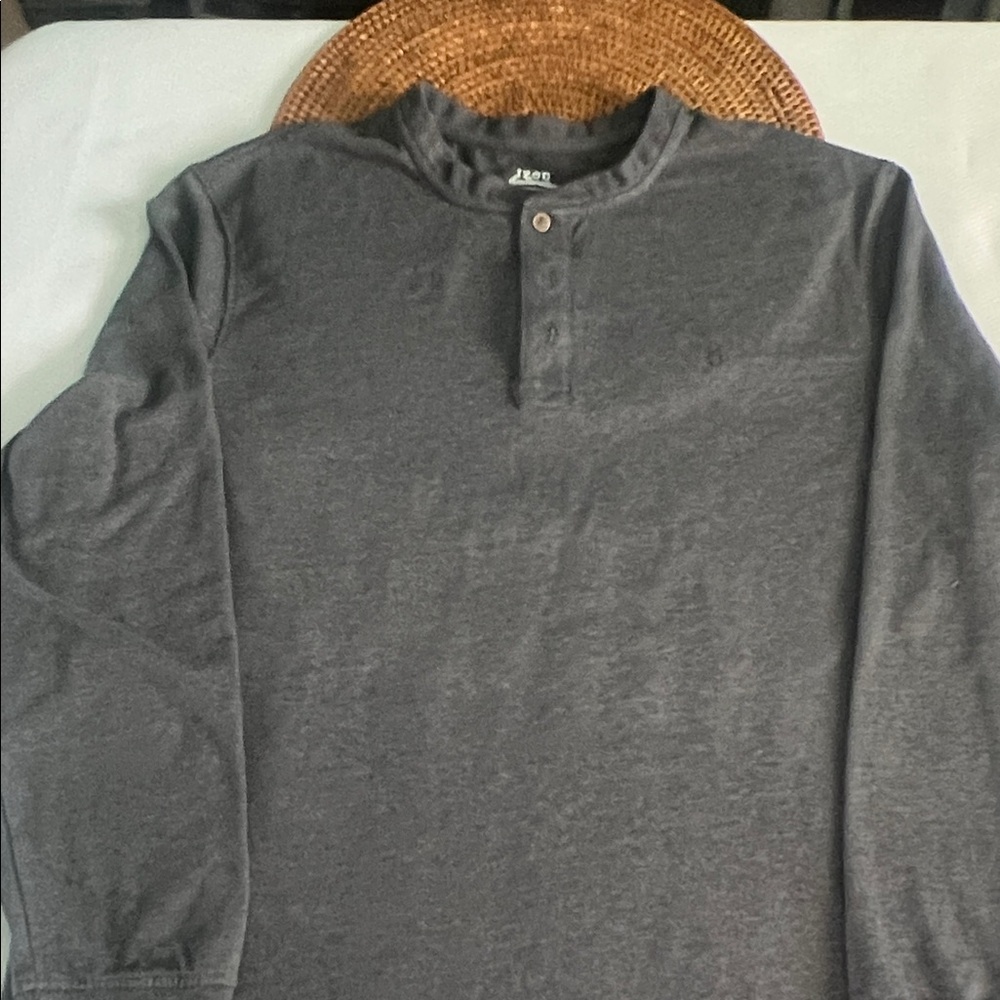 IZOD Charcoal Long Sleeve Men's Tee. Size L.